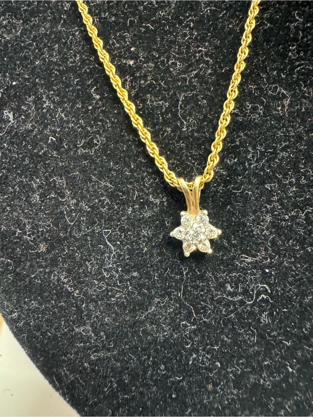 10k vintage flower pendant